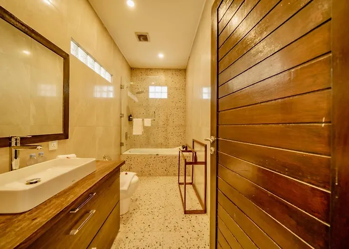 Domino - *new* Luxurious 2br W/ Pool @central *