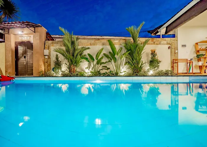 Domino - *new* Luxurious 2br W/ Pool @central