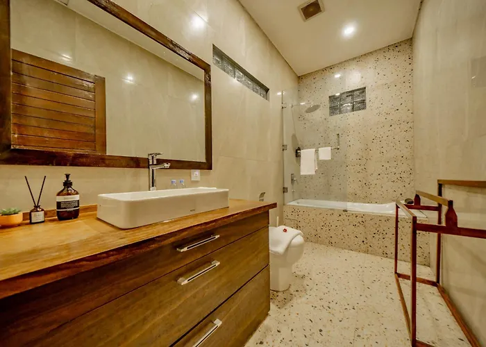 Domino - *new* Luxurious 2br W/ Pool @central Villa Seminyak (Bali)